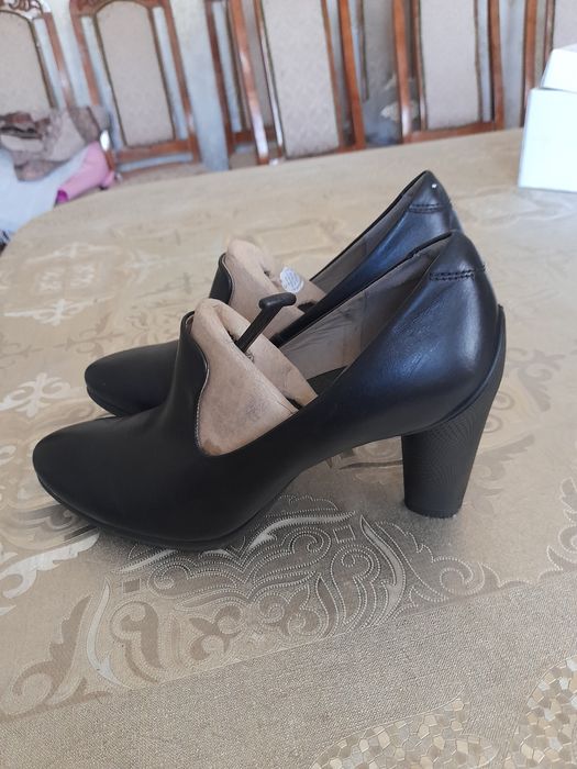 Продам обувь осенние.