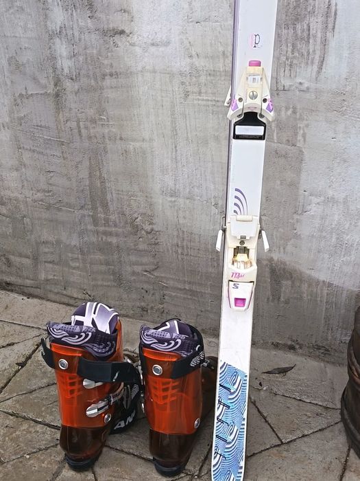 Vind skiuri dimensiuni 170, și clăpari mărimea 44,