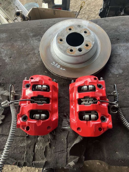 Спирачни апарати Porsche Cayene 2014 комплект 7PP615123 brembo 6 pot
