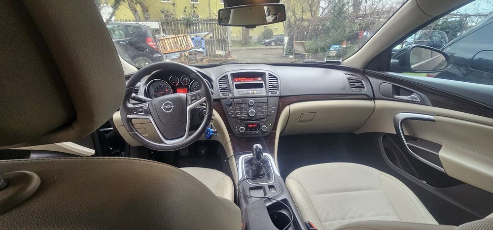 Vând OPEL INSIGNIA Sedan,an fabricație