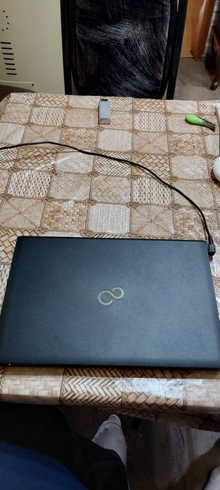 Лаптоп i3 8 RAM без HHD на части