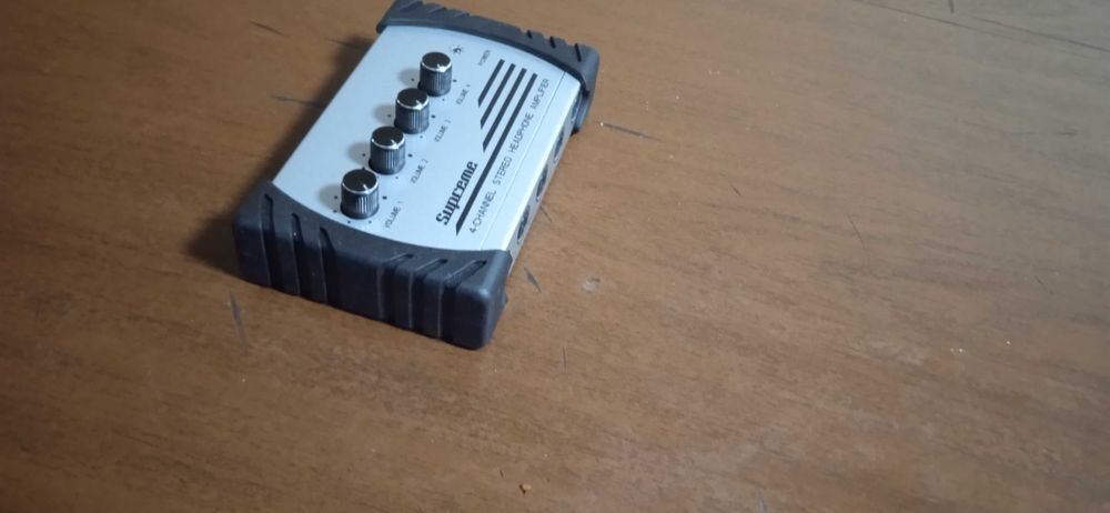 Supreme 4 канален предусилвател за слушалки