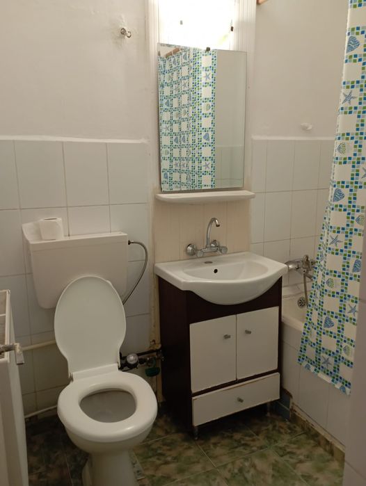 Închiriez garsonieră cf 1 ,zona casa de cultură