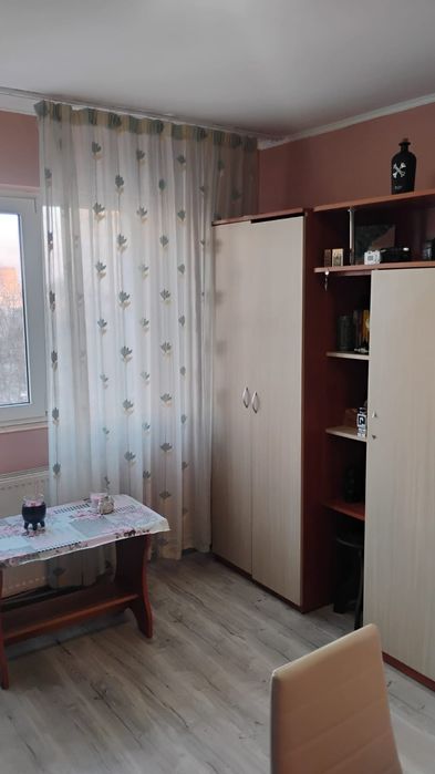 Închiriez garsoniera  zona piața Niculina