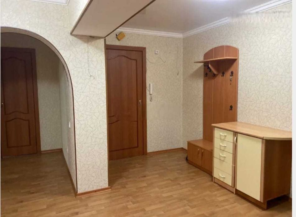 4 комн квартира район 6 школы, 111 квадратов