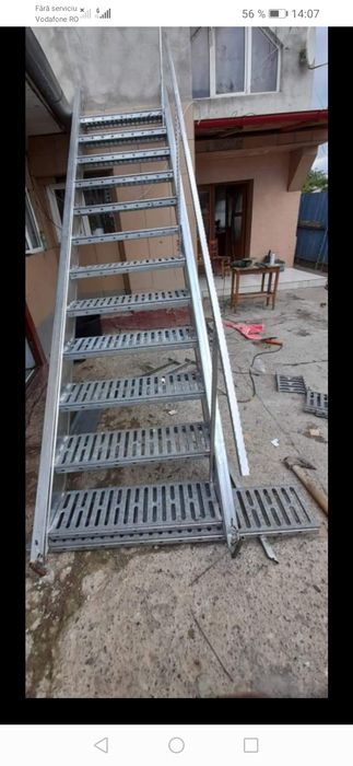 Confectionam scarii metalice zincate exterioare și pentru incendii , platforme, podete si balustrazi profesionale la cererea clientului . Asiguram tra