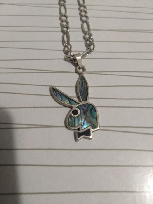 Vând pandantiv playboy cu lant de argint