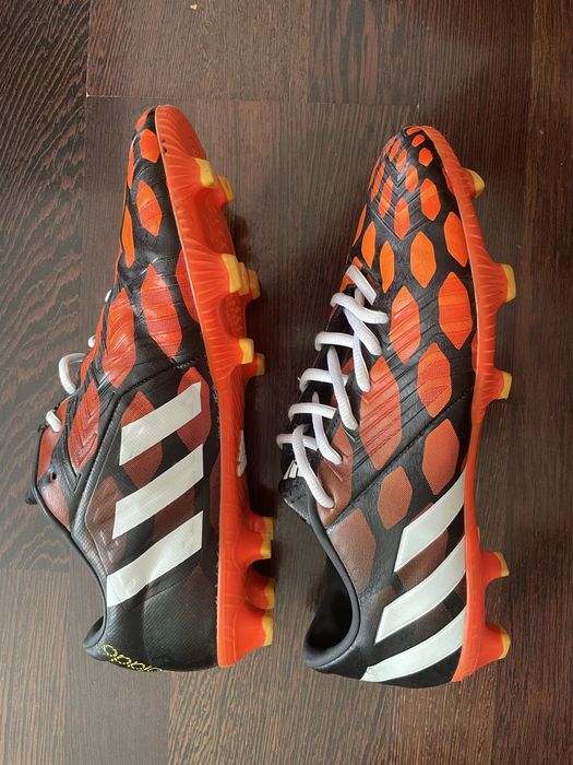 Ghete fotbal in stare foarte buna