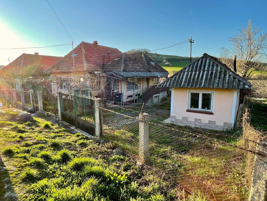 Casă cu 3 camere, teren 1000mp