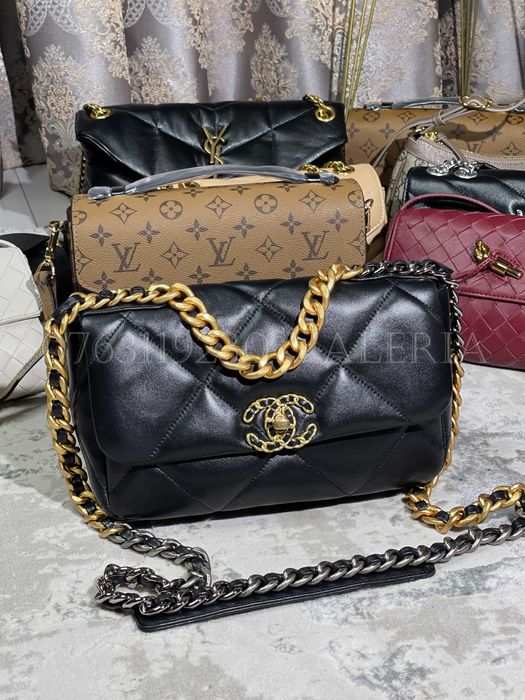 Geanta C8anel - model 19 Medium Size