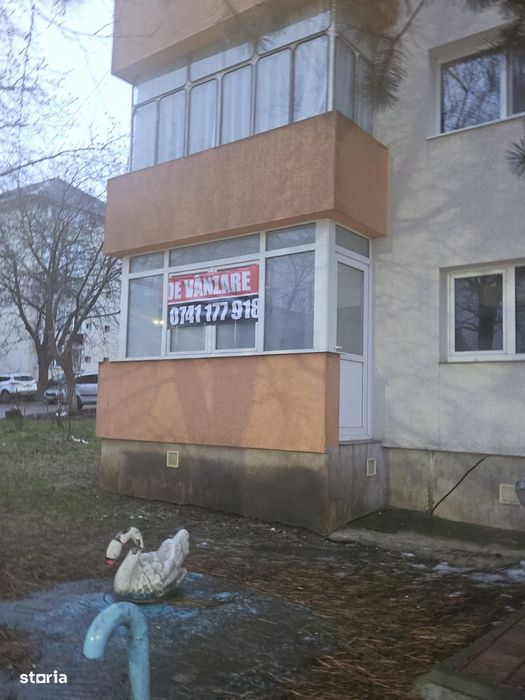 Obcini, parter- vand apartament de 3 camere, perfect spatiu/cabinet.