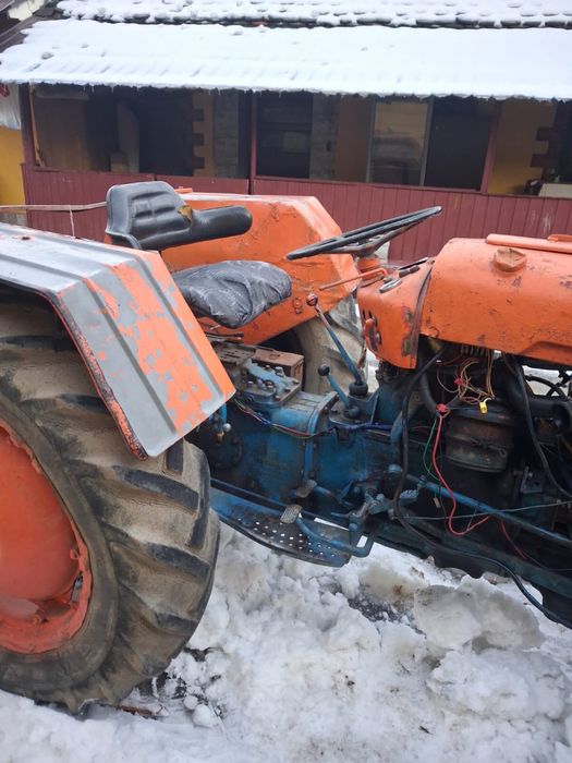 Vand tractor 3 pistoane