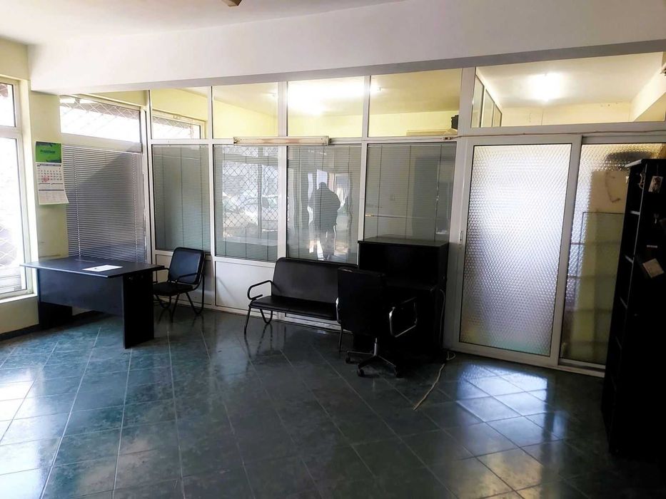 Дава се под наем Магазин в Пловдив, Център - 120 кв.м за 598.23 € - Снимка #2