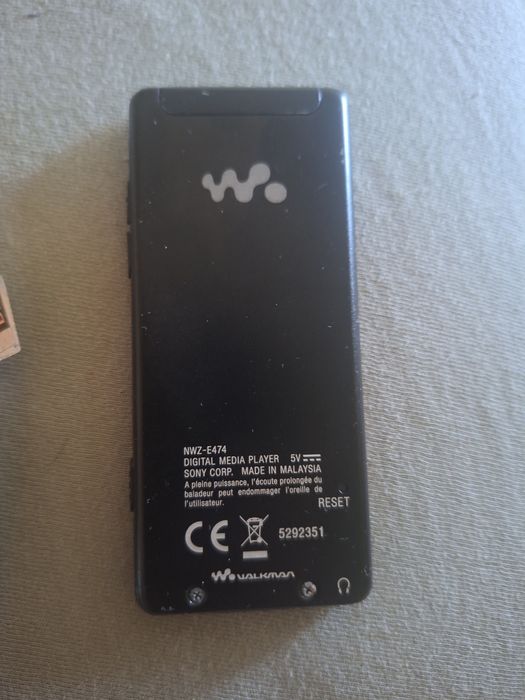 Vând  player-ul Sony NWZ-E474
