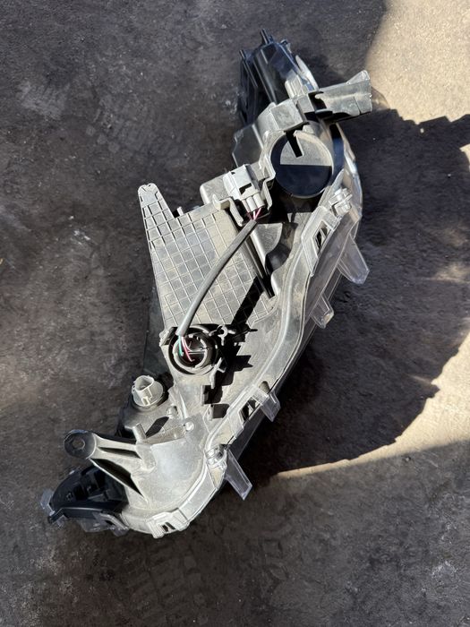 Фара правая Toyota Rav4