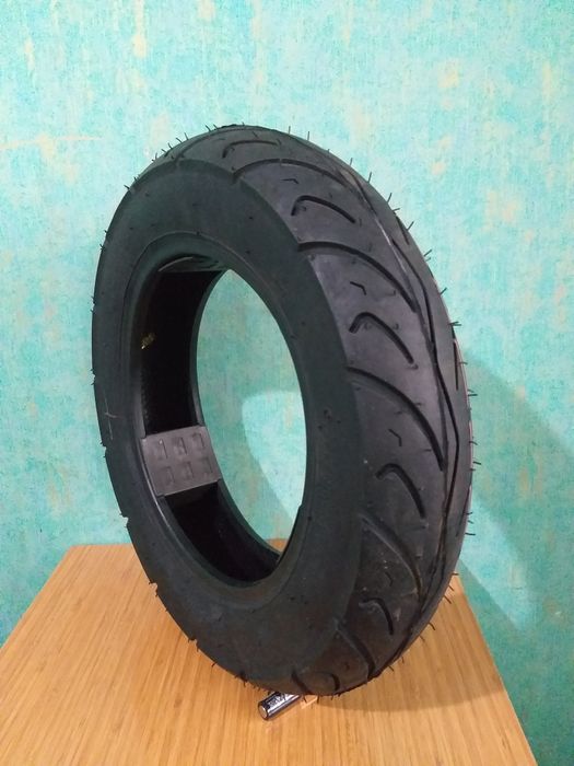 Продаётся пакрышки-шины для скутеров НОВЫЙ
