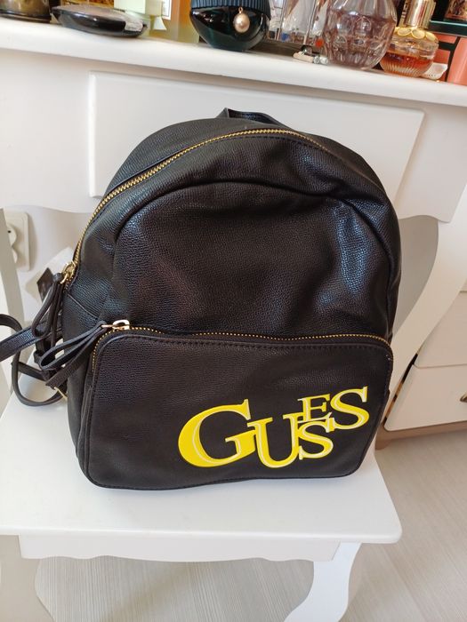 Ghiozdanel Guess original ca nou