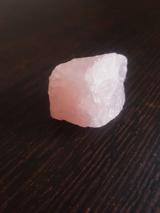 Естествен, нешлифован розов кварц друза