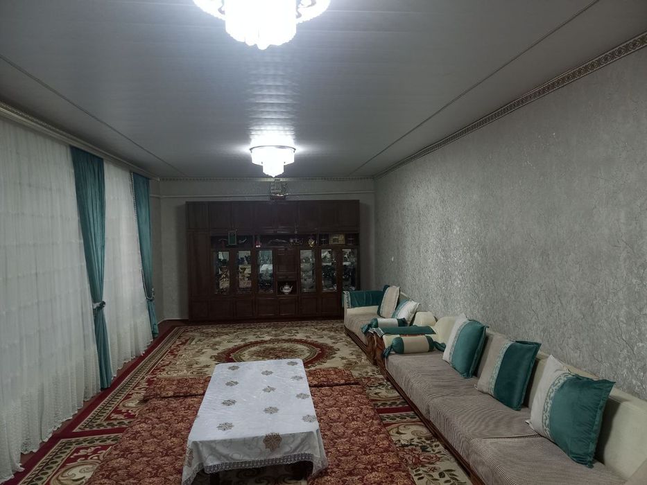 Uy sotiladi. Xamma qulayliklarga ega