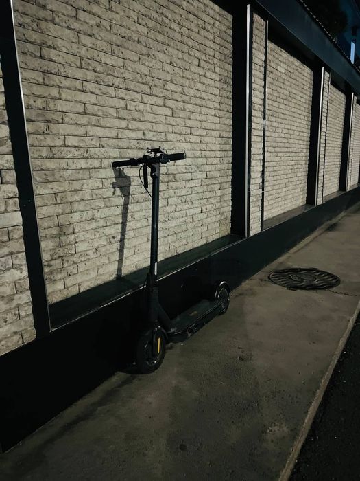 Продам электосамокат Ninebot g30