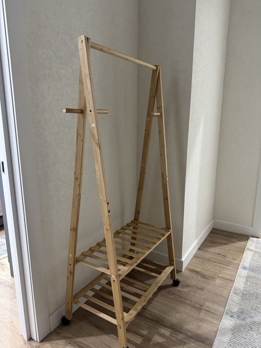 Продам вешалка напольная деревянная