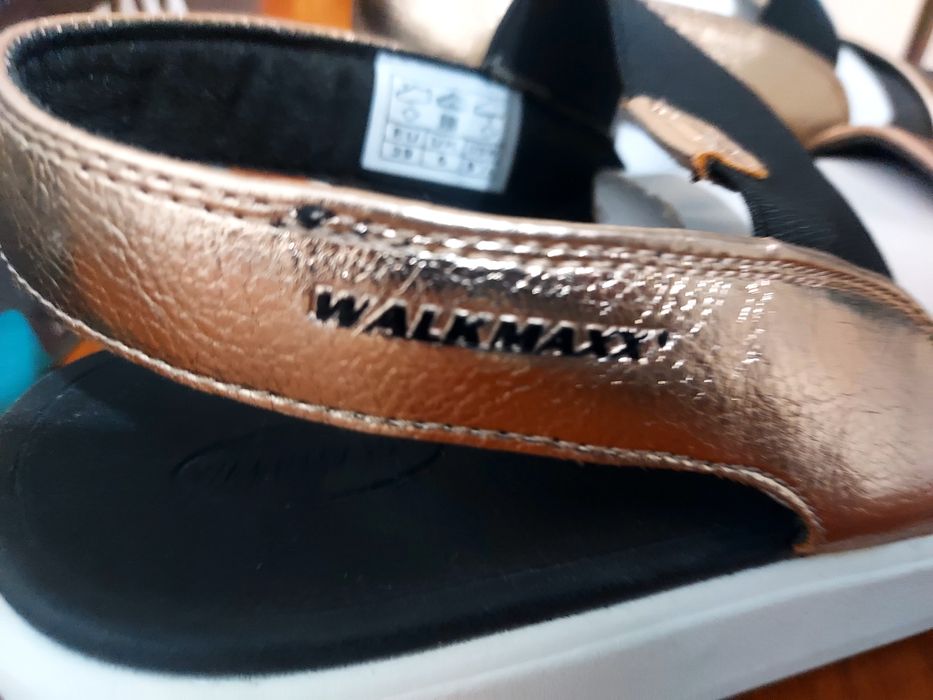 Продам новые босоножки