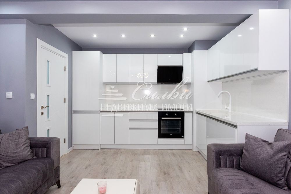 Продава се Двустаен апартамент в Шумен, Добруджански - 62 кв.м за 2081 €/кв.м - Снимка #2