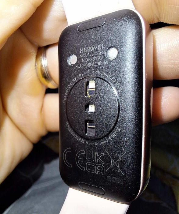 Смарт гривна Huawei Mi Band 10 в гаранция.