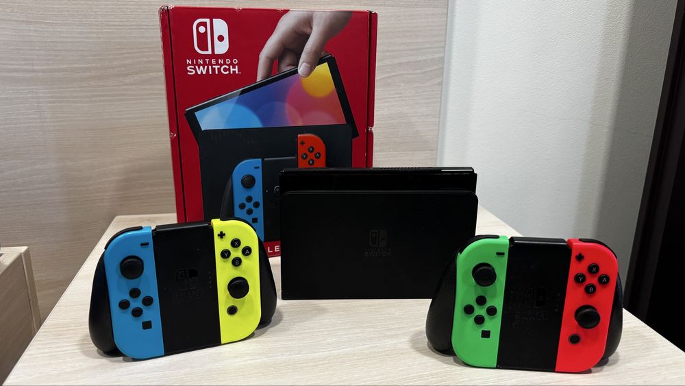 Vând Nintendo Switch Oled - in garantie, ca nou
