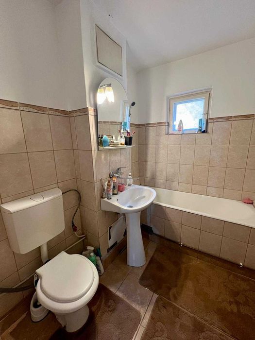 Apartament de 2 camere, decomandat, zona Rond cartier Rovine