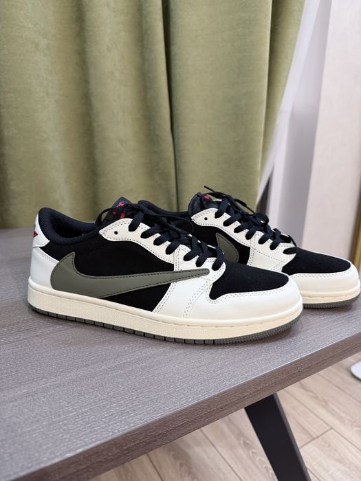 Nike Traviss Scott (размер 42.5-43)