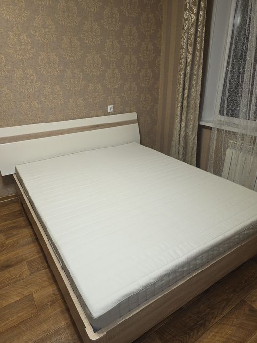 Двухспальная кровать
