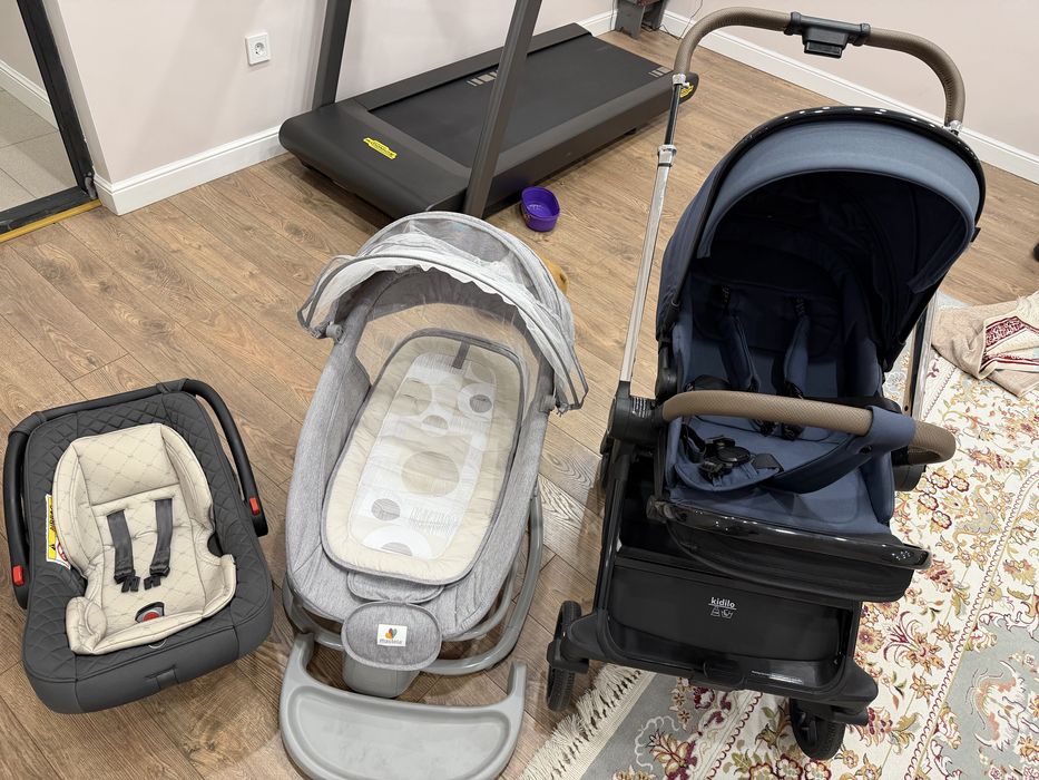 Коляска почти новая