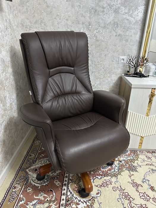 Ofisni KRESLO Sotiladi Holati Yaxshi