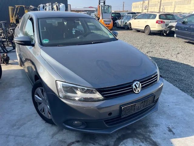 Dezmembrez Volkswagen Jetta  2012 diesel 1.6 TDI CAYC