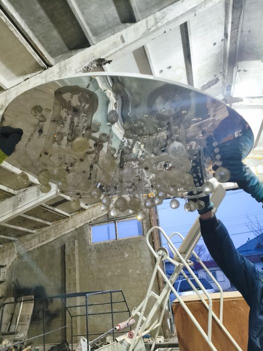 Ковры и люстра для дома