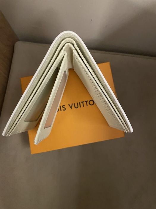 Louvis vuitton портфейл