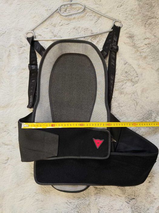Protectie spate Dainese - Shield 7, excelenta , reglabila si respirabila