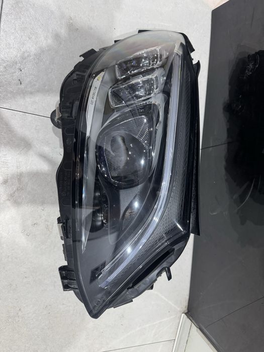 Faruri Mercedes C w205 facelift lci