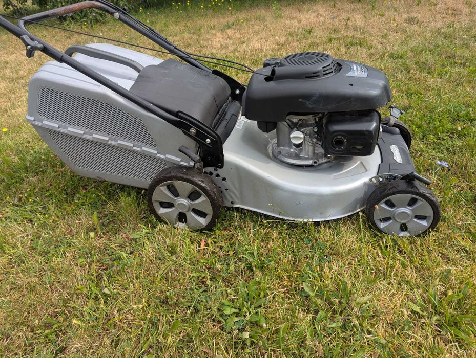 Masina de tuns iarba cu tractiune Honda