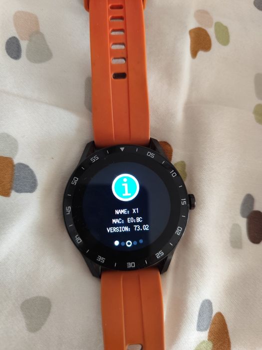 Vând ceas culoare alba