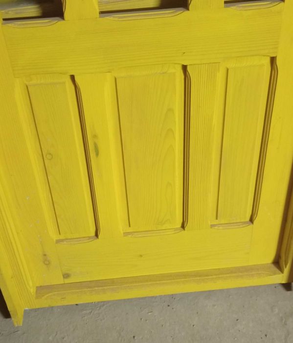 Uși din lemn masiv noi