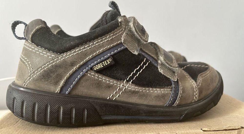 Продам обувь ECCO на мальчика GORTEX 33 р 5000.