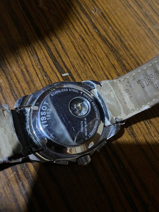 Продаются часы тиссот 1853