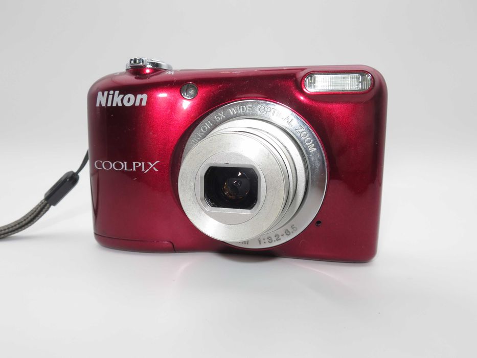Nikon Coolpix L29 ултра компактен цифров фотоапарат, дигитална камера в лачено червен цвят, отлично състояние, работи перфектно!