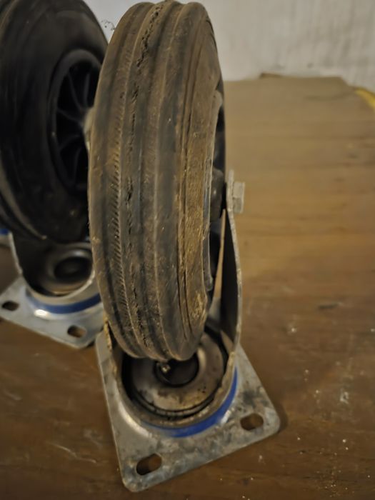 Калёса для мусорного бака