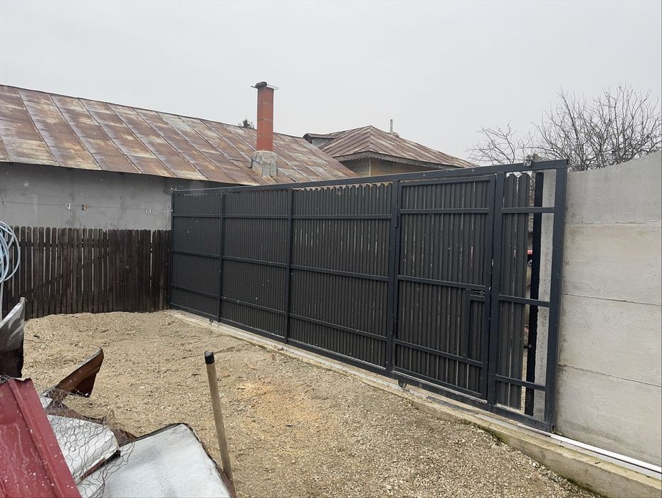 Poarta culisanta + gard beton decorativ