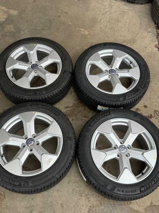 Vând jante aliaj originale Volvo XC40 pe 18” cu anvelope Michelin de iarnă noi