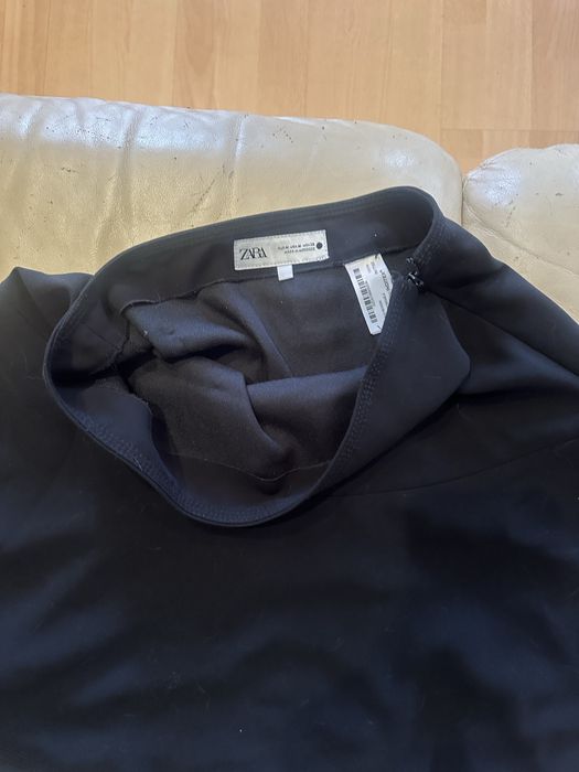 Разкроена черна пола