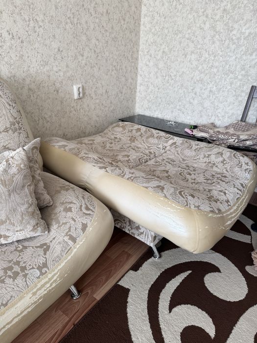 Продам диван с креслами. Торг имеется